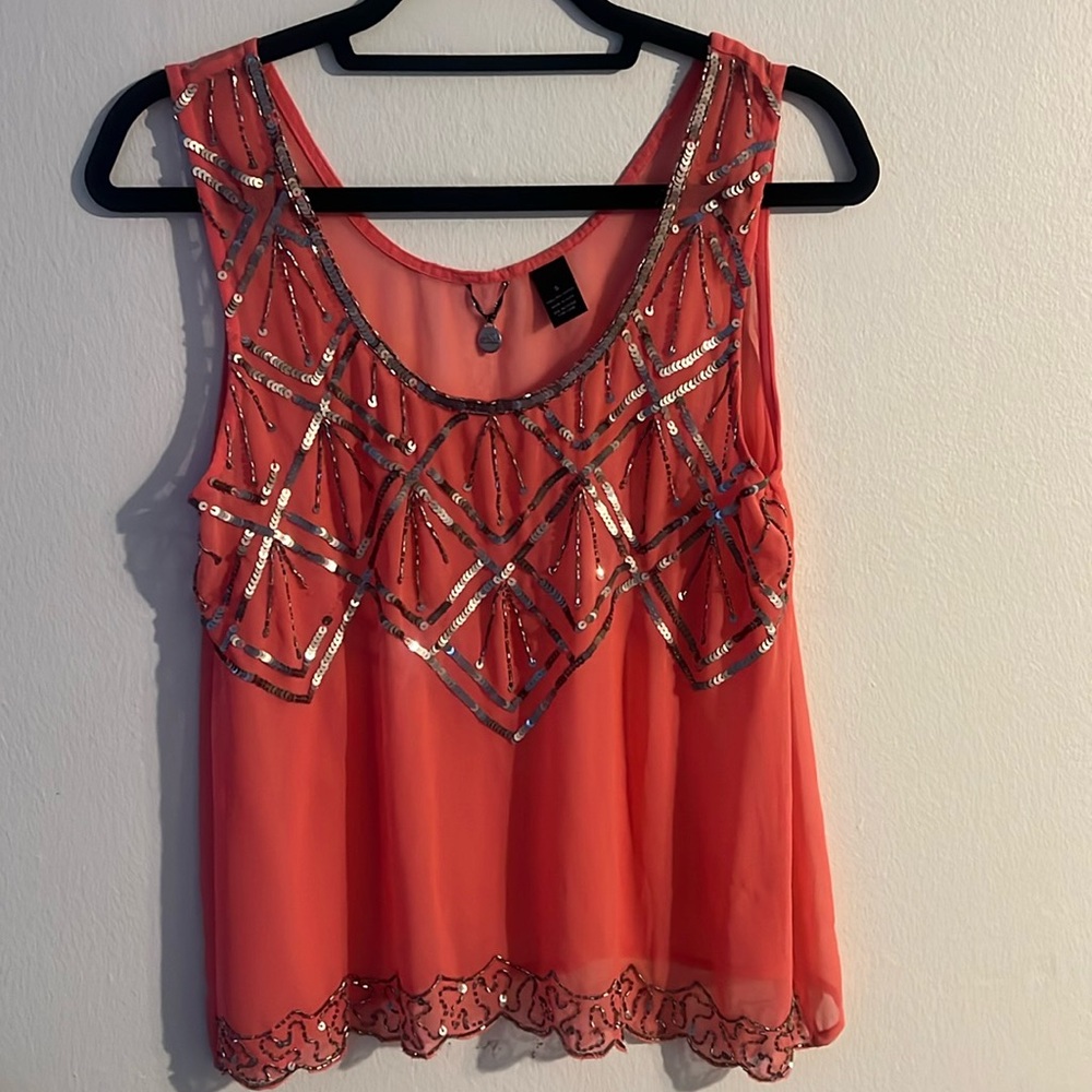 Beautiful boutique coral sequin top.